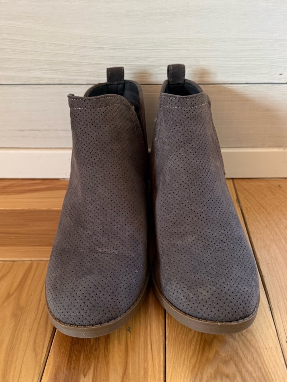 Universal Thread Shoes